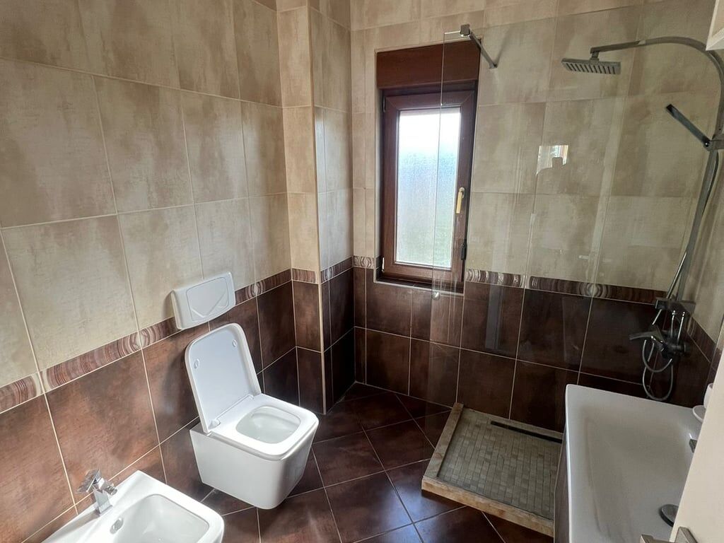 Shitet Vile 3 Kateshe ne TEG 600.000 euro