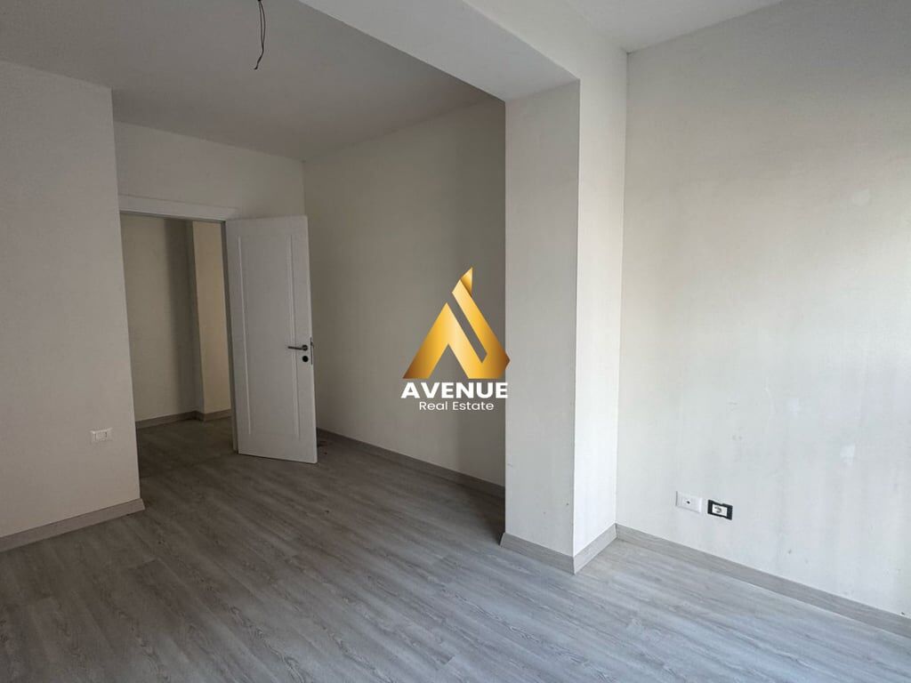 APARTMENT 3+1+2 BATHROOMS + 2 BALCONIES FOR SALE ON BULEVARDI I RI, TRAIN STATION, TIRANA