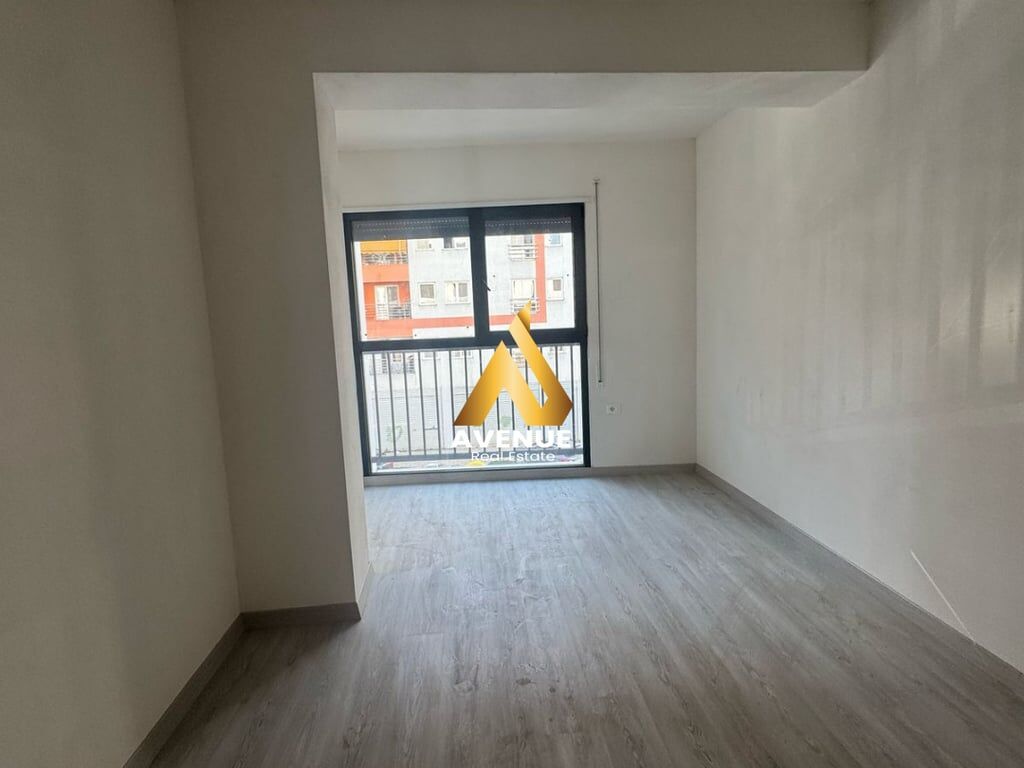 APARTMENT 3+1+2 BATHROOMS + 2 BALCONIES FOR SALE ON BULEVARDI I RI, TRAIN STATION, TIRANA
