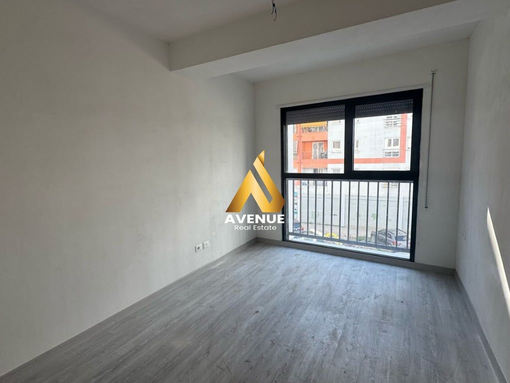 APARTMENT 3+1+2 BATHROOMS + 2 BALCONIES FOR SALE ON BULEVARDI I RI, TRAIN STATION, TIRANA