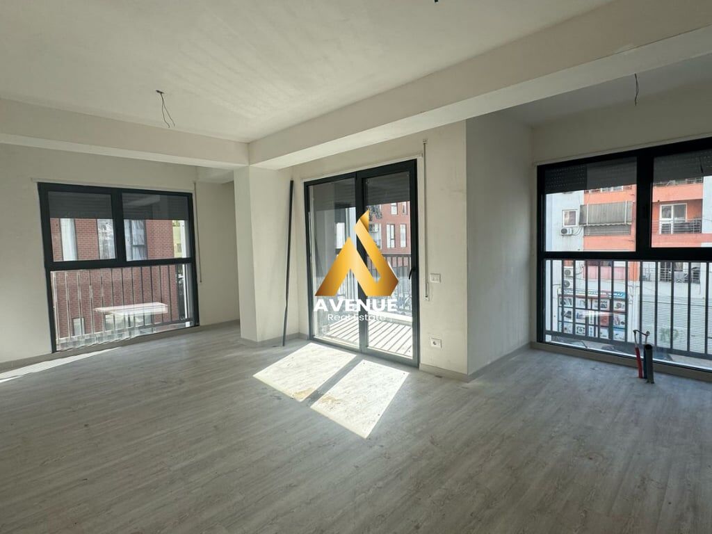 APARTMENT 3+1+2 BATHROOMS + 2 BALCONIES FOR SALE ON BULEVARDI I RI, TRAIN STATION, TIRANA