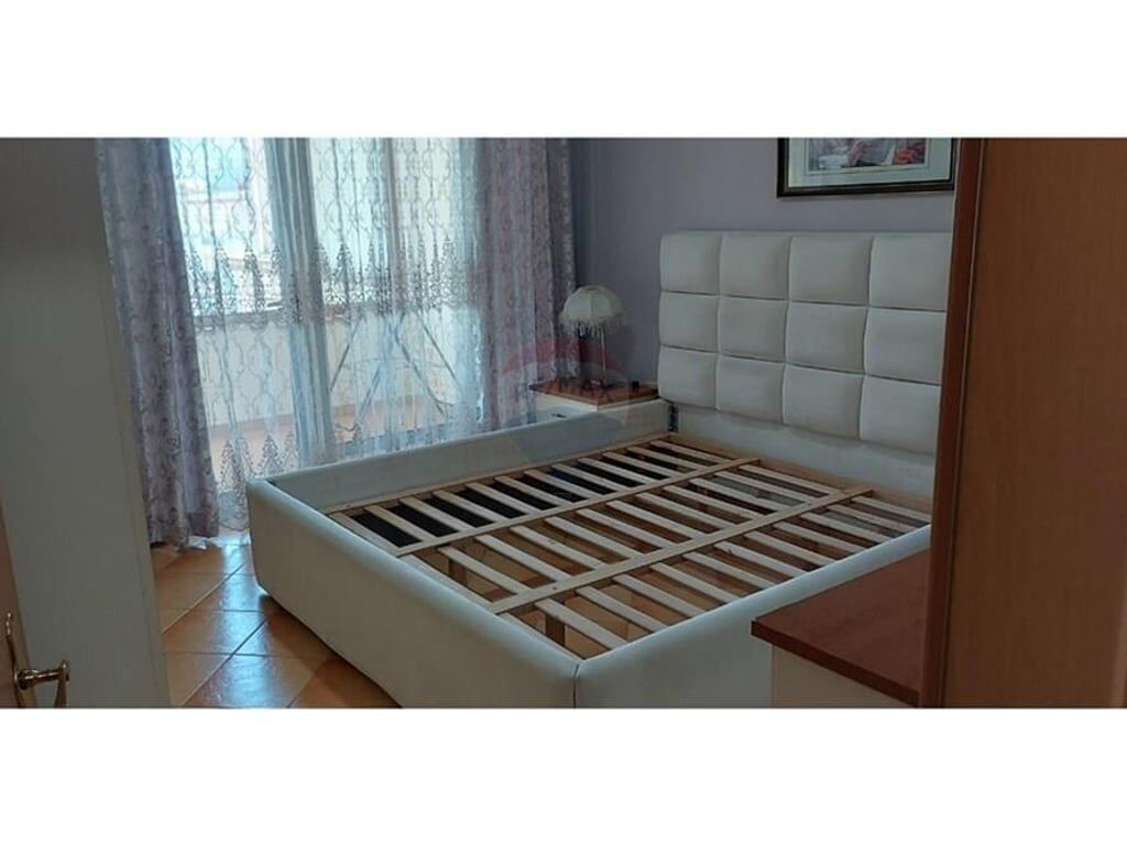 Jepet me qira apartament (1+1) Rruga e Kavajes