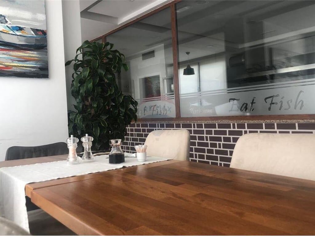 AMBIENT KOMERCIAL PER QIRA NE BLLOK