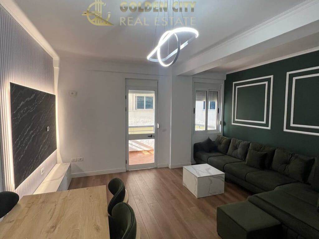 Shitet Apartament 1+1 shkembi kavajes
