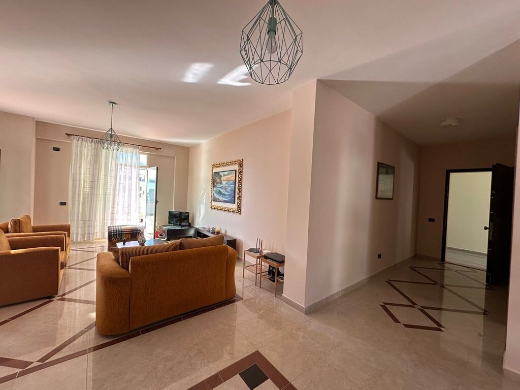 SHITET 2+1+2 PENTHOUSES NE LUNGOMARE!!