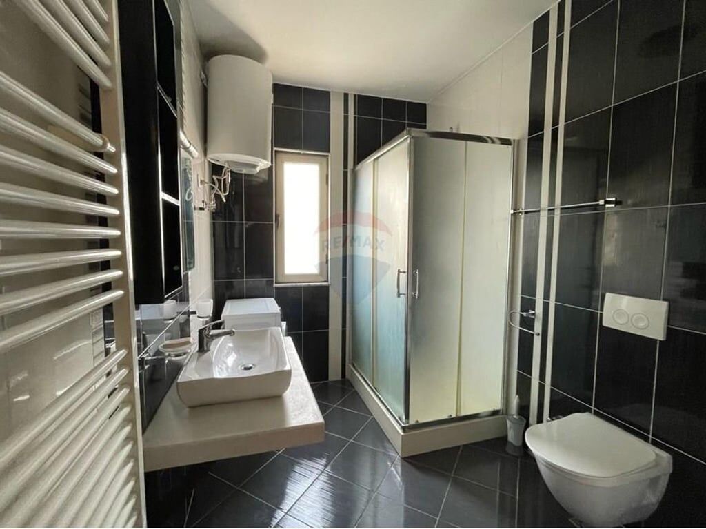 Apartament - Për Qira - 2+1