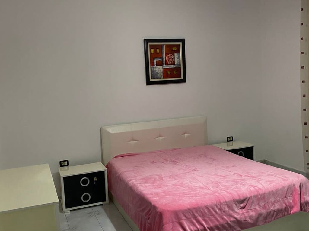 Jepet me qera Apartamenti 2+1 , Don Bosko prane restorant gjeli  Cmimi: 500 mije leke