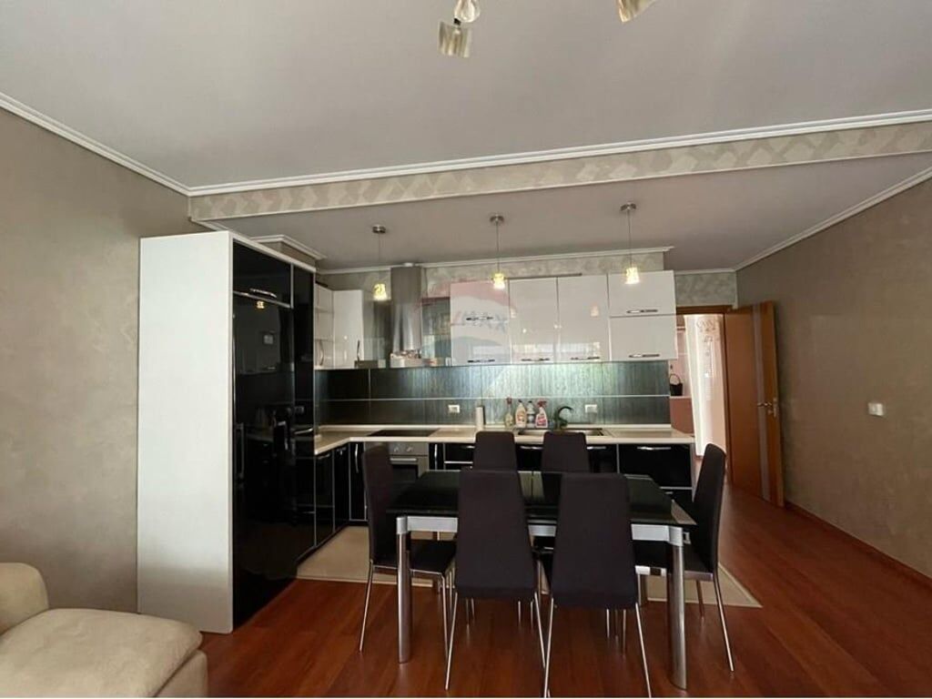 Apartament - Për Qira - 2+1