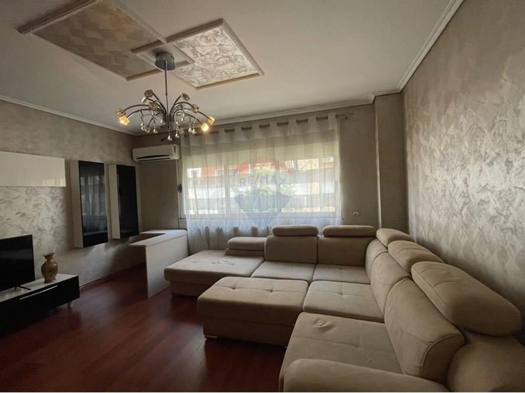 Apartament - Për Qira - 2+1