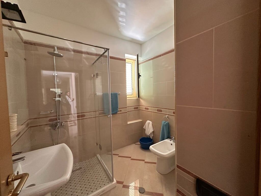 SHITET 2+1+2 PENTHOUSES NE LUNGOMARE!!