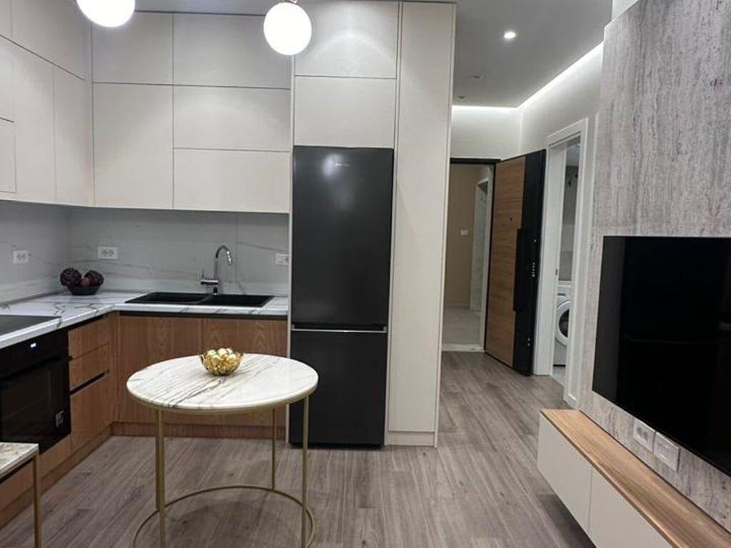 Jepet me qera Apartamenti 1+1 , Stacioni i trenit , ne fillim te bulevardit te ri (Kompleksi Lura) Rr,Karl Gega Jepet per here te 1 Cmimi: 650 euro