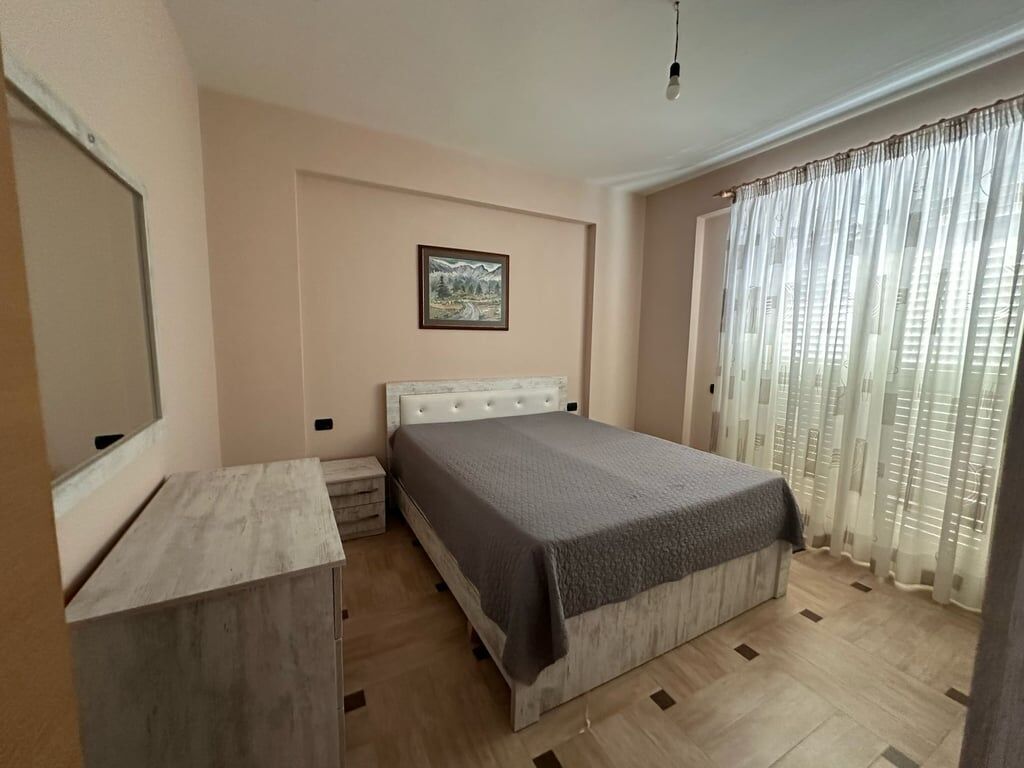 SHITET 2+1+2 PENTHOUSES NE LUNGOMARE!!