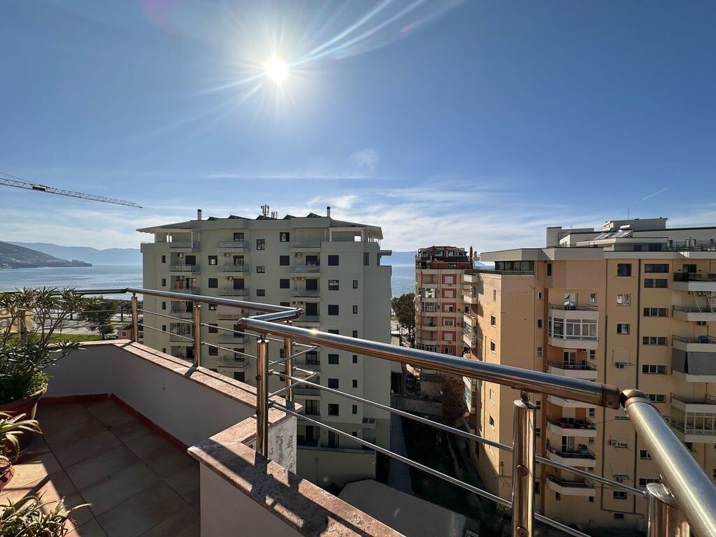 SHITET 2+1+2 PENTHOUSES NE LUNGOMARE!!