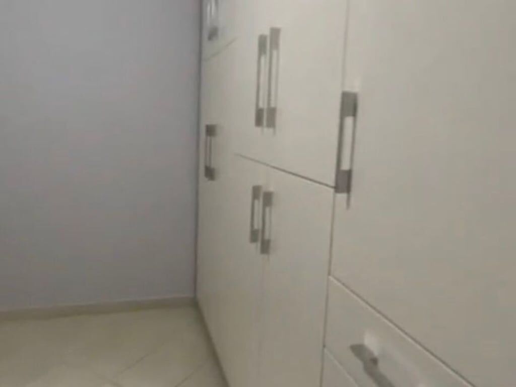 Jepet me qera Apartamenti 2+1 , rruga e Kavajes prane qendres Globe Cmimi i qerase 580 mije leke