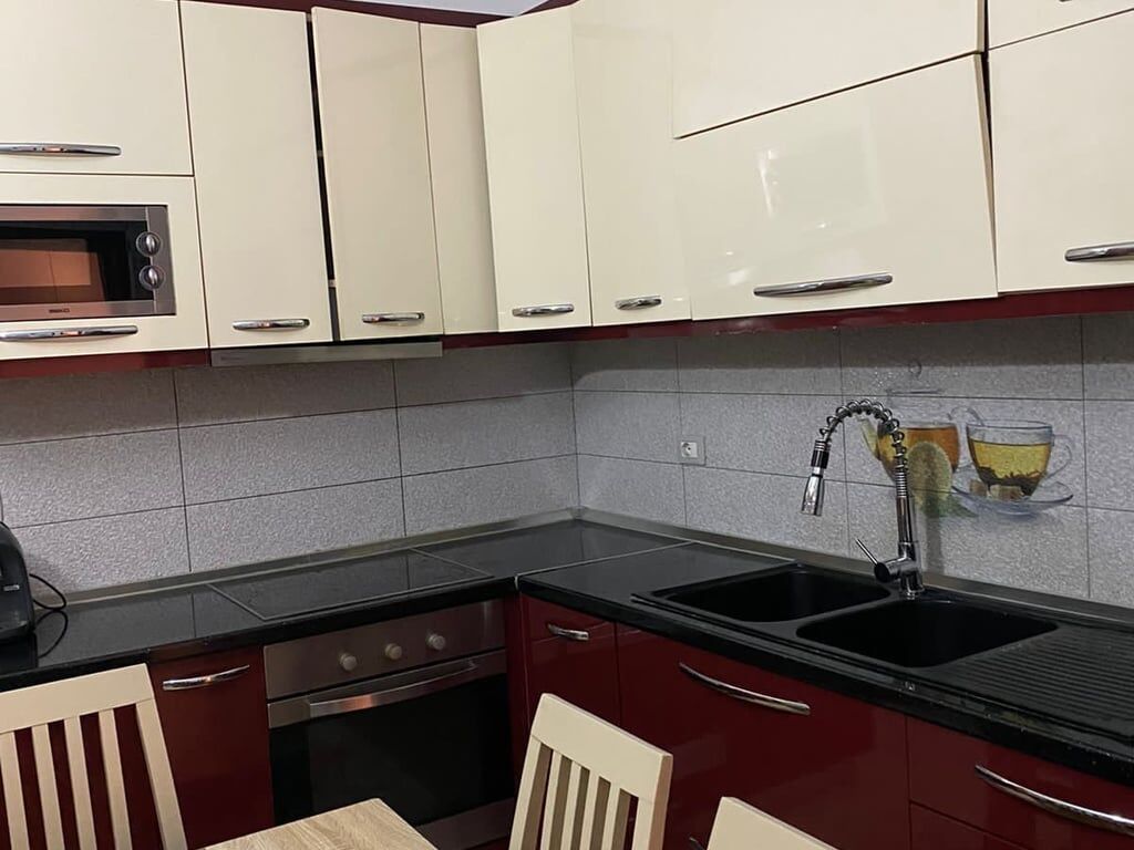 Jepet me qera Apartamenti 2+1 , Don Bosko prane restorant gjeli  Cmimi: 500 mije leke
