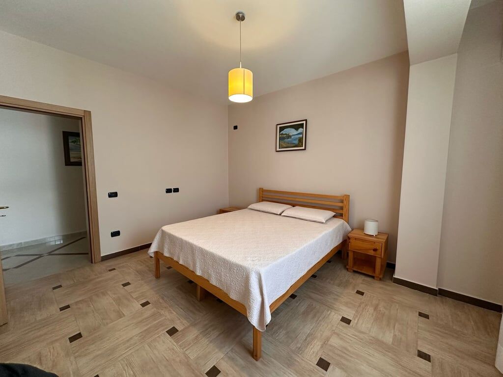 SHITET 2+1+2 PENTHOUSES NE LUNGOMARE!!