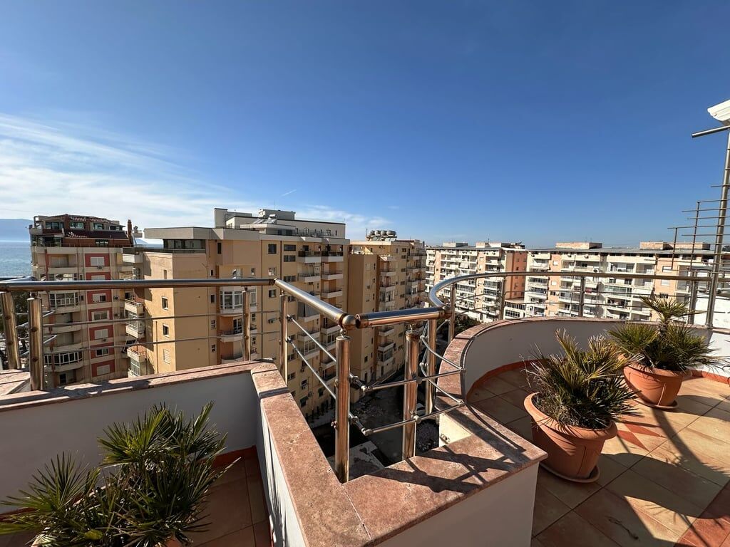 SHITET 2+1+2 PENTHOUSES NE LUNGOMARE!!