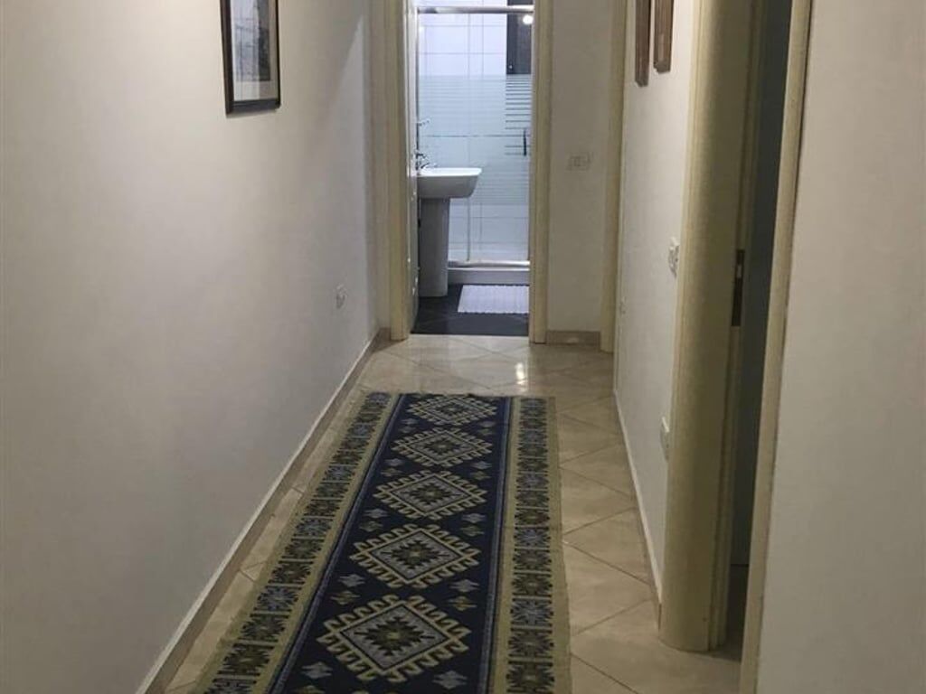 Jepet Apartament 2+1+2 me qera ne Yzberisht