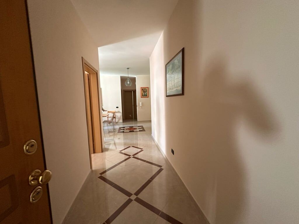 SHITET 2+1+2 PENTHOUSES NE LUNGOMARE!!