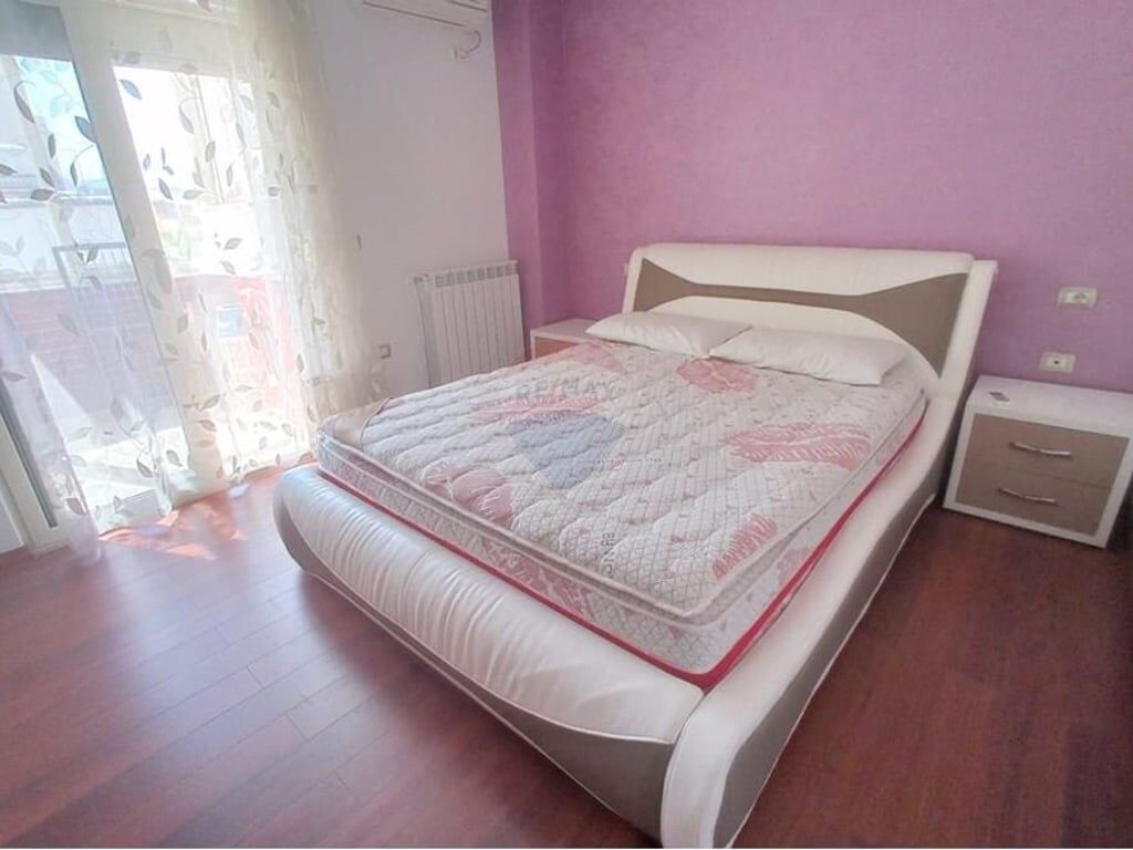 Apartament - Për Qira - 2+1
