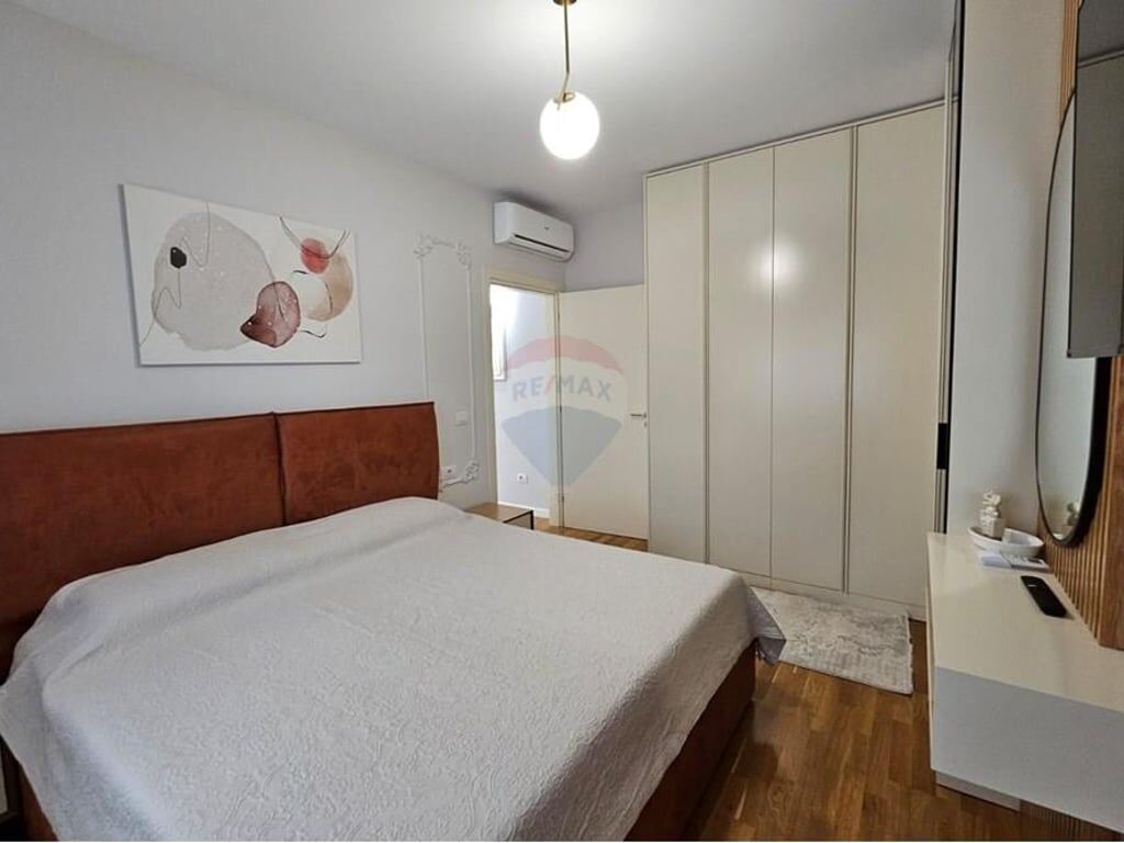 Apartament 1+1 me parkim per qira ne Qender