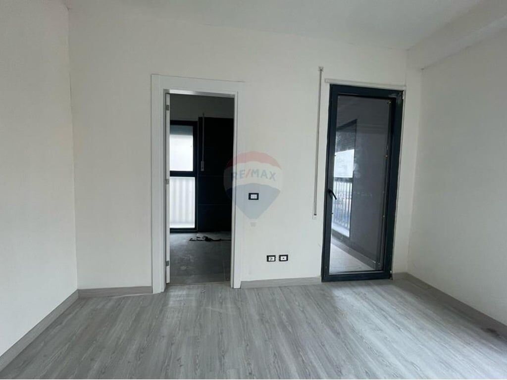 Apartament ne shitje 3+1+2 tek Bulevardi i Ri!!