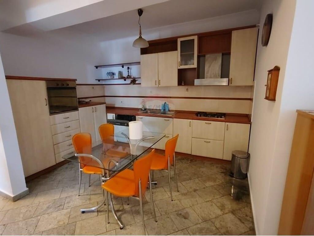 Apartament per Qira 2+1+2 Rruga Kavajes.