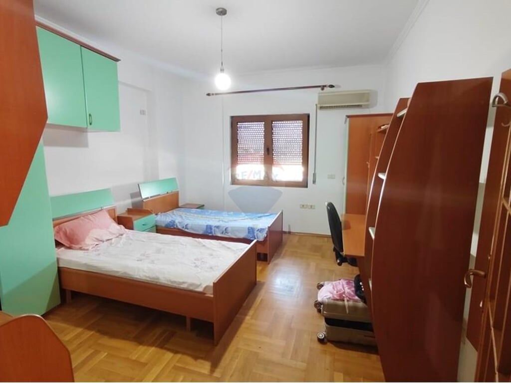 Apartament per Qira 2+1+2 Rruga Kavajes.