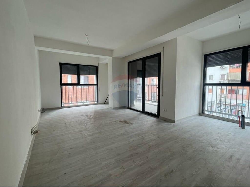 Apartament ne shitje 3+1+2 tek Bulevardi i Ri!!
