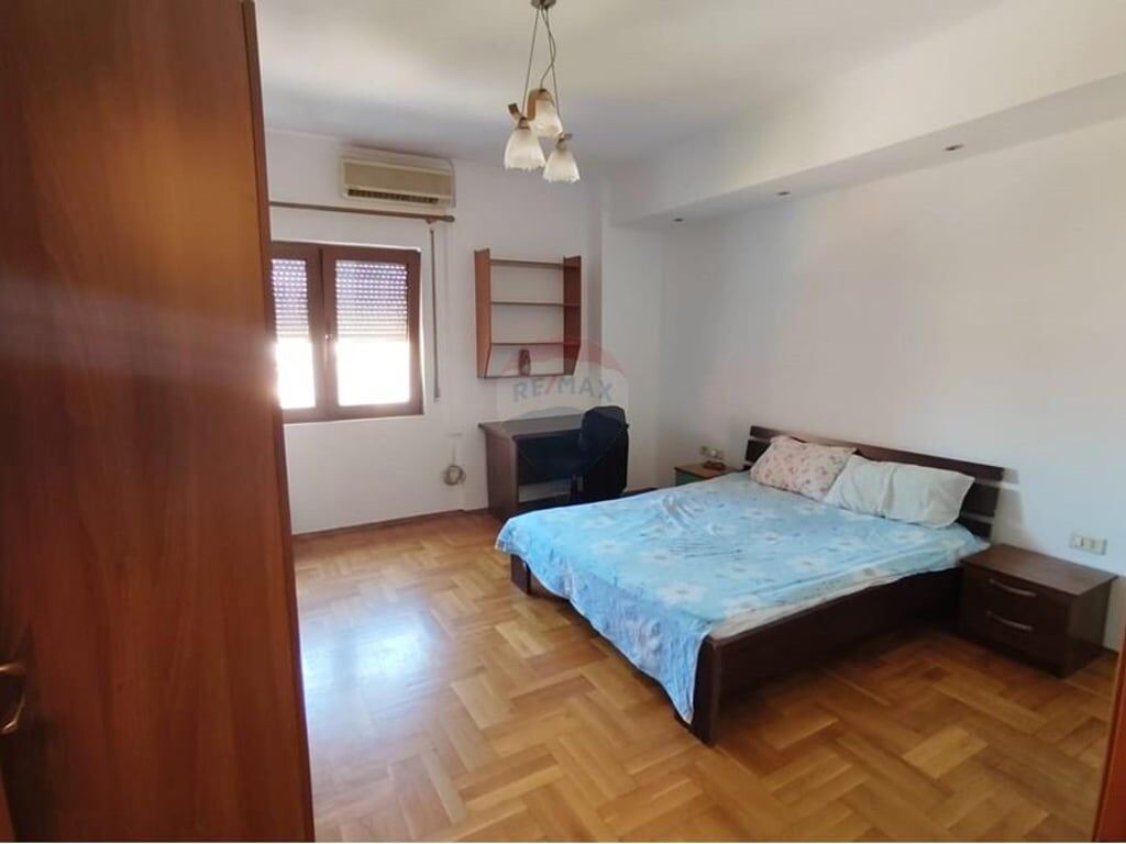 Apartament per Qira 2+1+2 Rruga Kavajes.