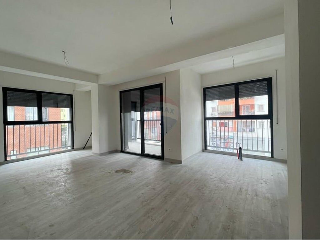 Apartament ne shitje 3+1+2 tek Bulevardi i Ri!!