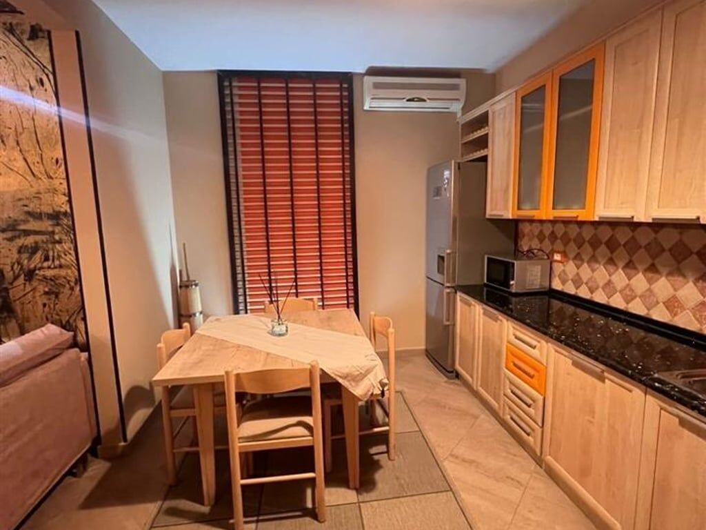 Jepet me qera apartament 2+1 Te Ring Center