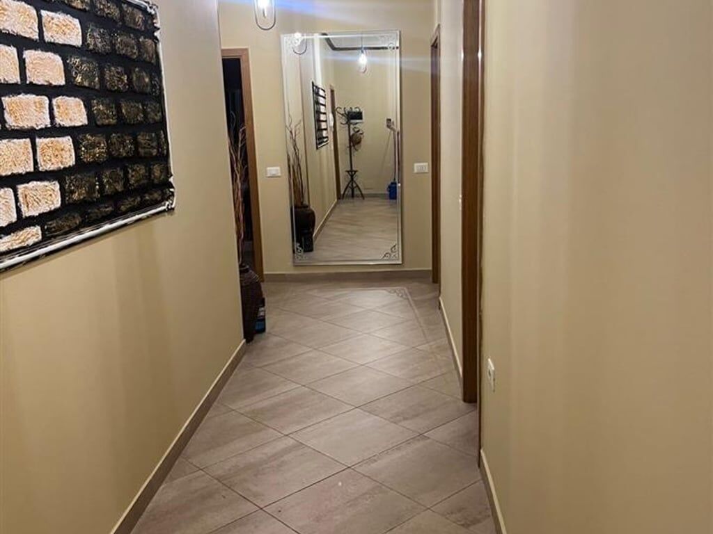 Jepet me qera apartament 2+1 Te Ring Center