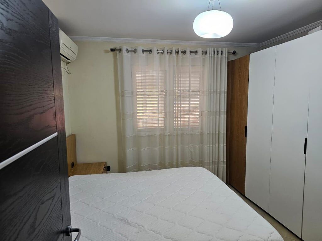 Affittasi appartamento 1+1 in 21 Dicembre a 440 Euro.