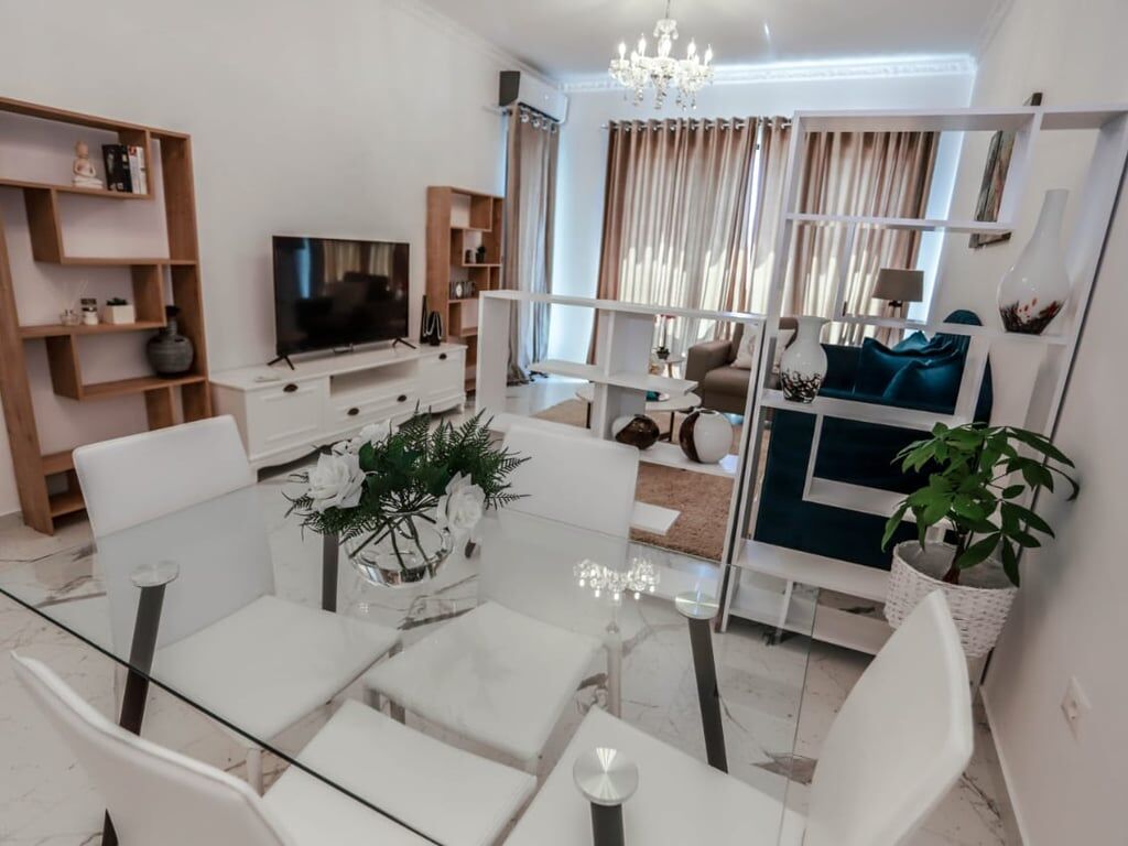 Jepet me qera  apartament 1+1 te Rruga Kavajes SQ21