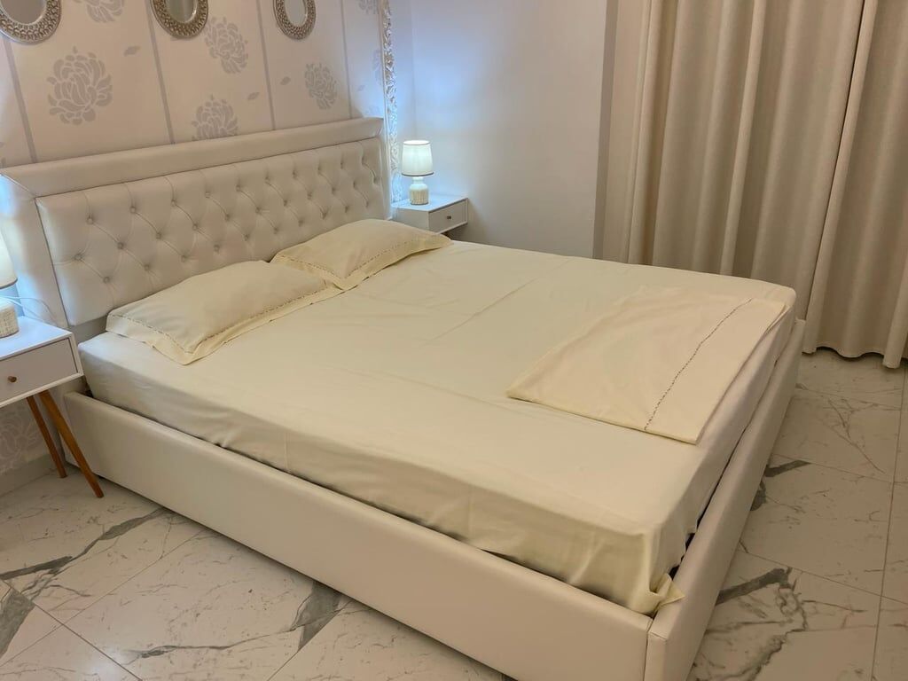 Jepet me qera  apartament 1+1 te Rruga Kavajes SQ21