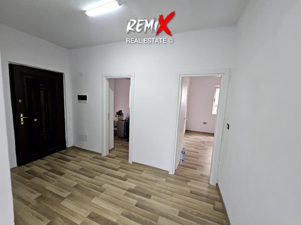 VENDESI AMBIENTE COMMERCIALE, VICINO A KAZAZI, DURAZZO