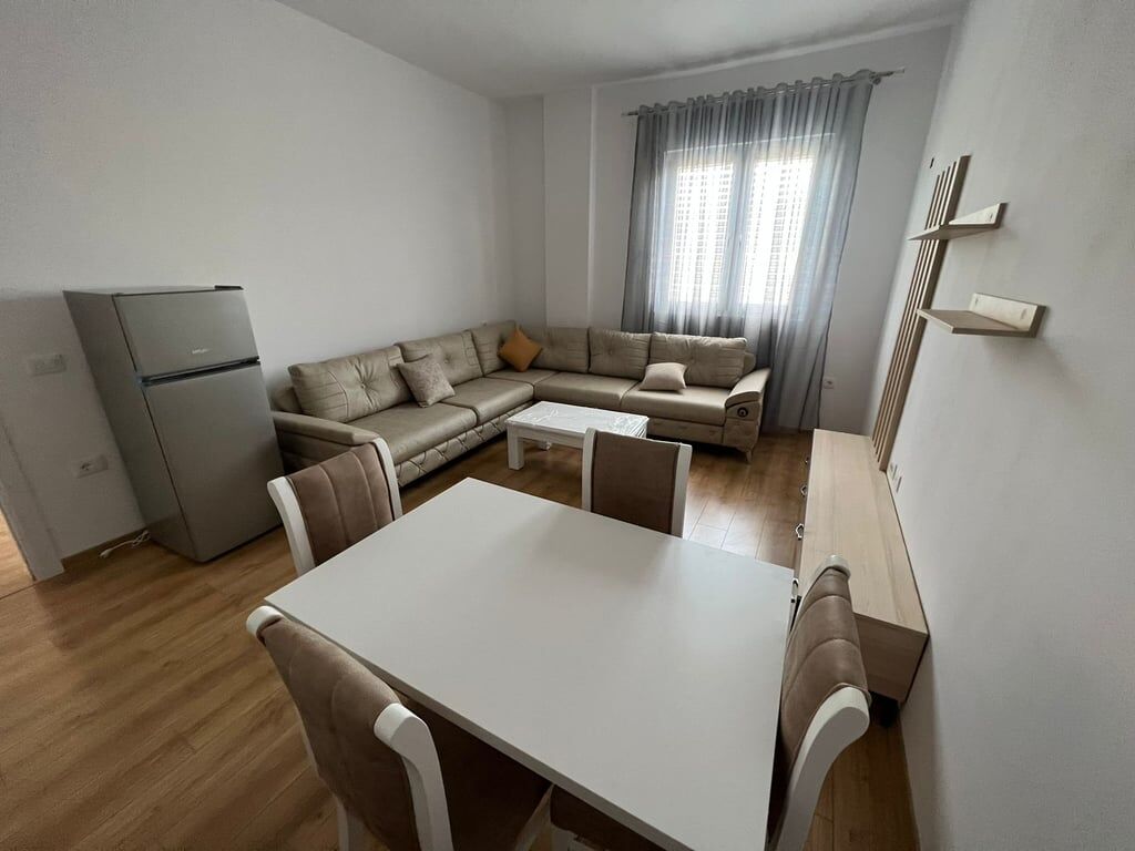 Jepet me qera apartament 2+1 ne Kamez