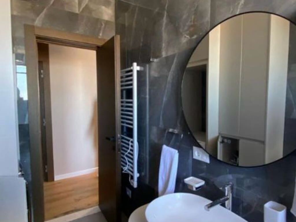 A 2+1 apartment is for rent in Kamez.