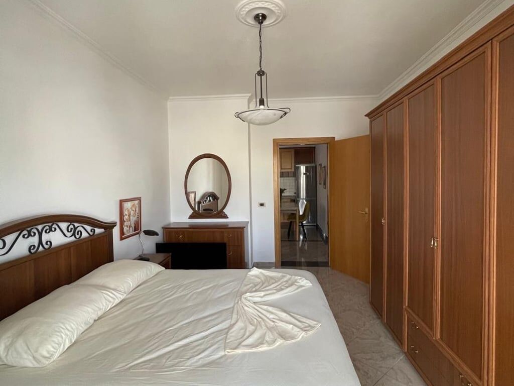 Affittasi appartamento 2+1 in Bllok a 800 euro.