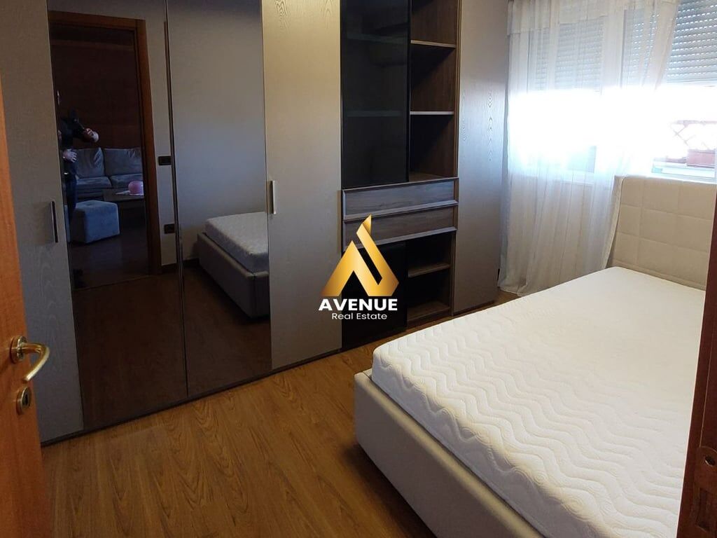 Jepet me qera Super Apartament 3+1+2+depo Myslym Shyri Tirane