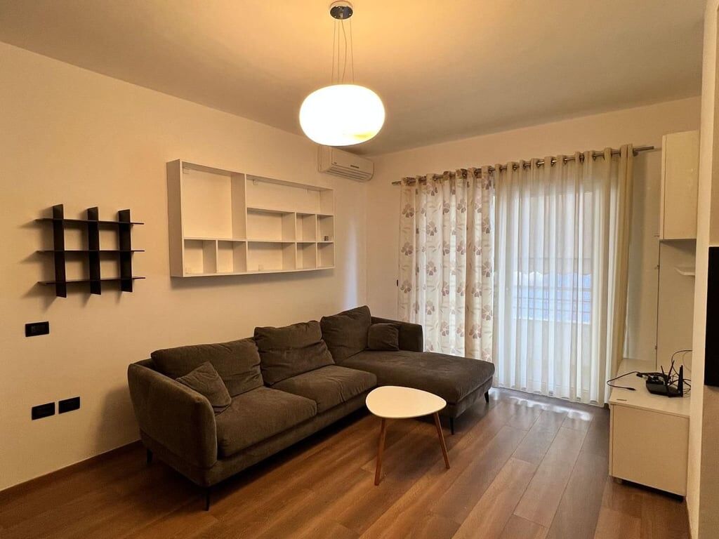 Affittasi appartamento 2+1 a Kodra e Diellit.