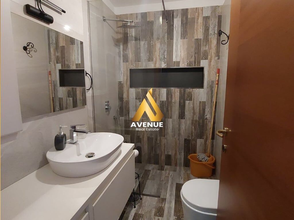 Jepet me qera Super Apartament 3+1+2+depo Myslym Shyri Tirane