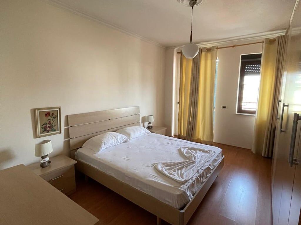 Affittasi appartamento 2+1 in Bllok a 800 euro.