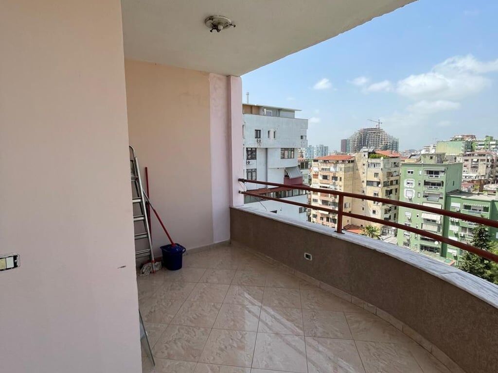 Affittasi appartamento 2+1 in Bllok a 800 euro.