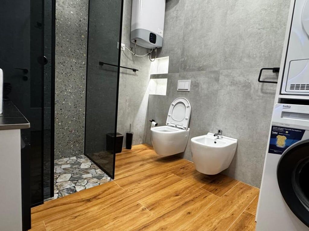 Jepet me qera apartament 2+1 Te Ish Fusha e Aviacionit 750 euro
