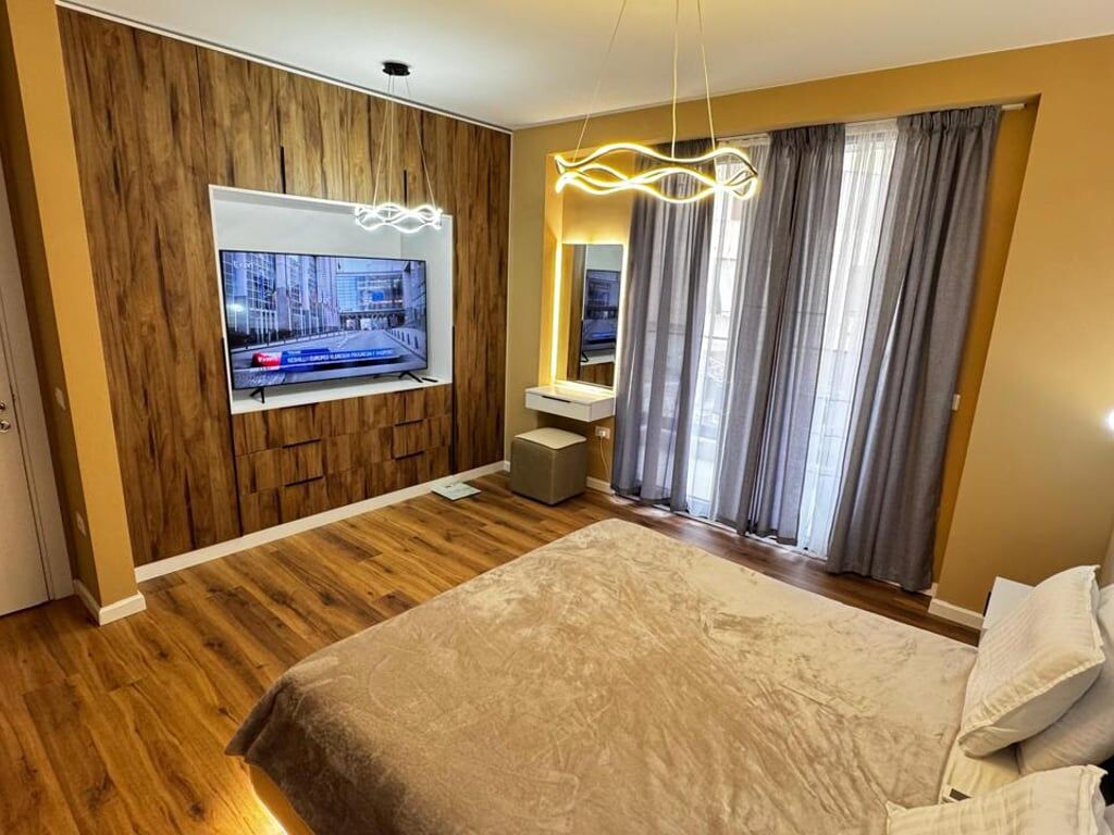 Jepet me qera apartament 2+1 Te Ish Fusha e Aviacionit 750 euro