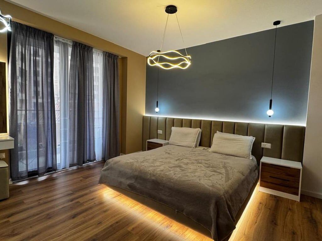 Jepet me qera apartament 2+1 Te Ish Fusha e Aviacionit 750 euro
