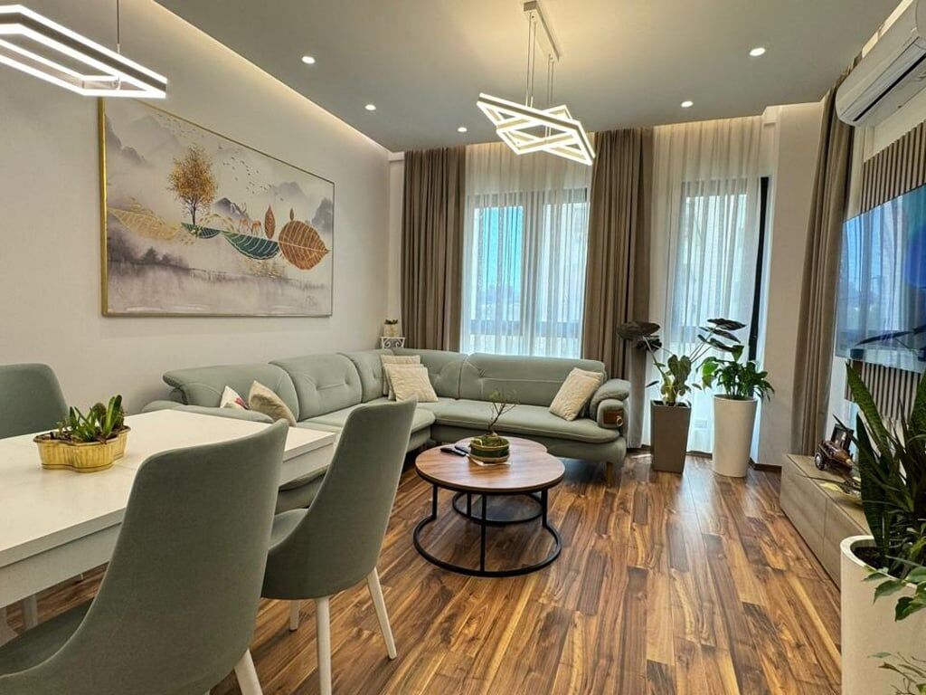 A 1+1 apartment is for rent at Rruga e Kavaj Square for 800 euros.
