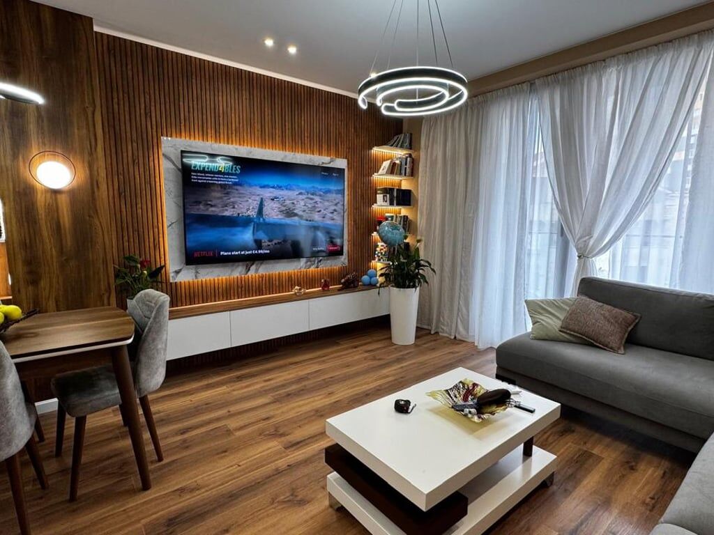 Jepet me qera apartament 2+1 Te Ish Fusha e Aviacionit 750 euro
